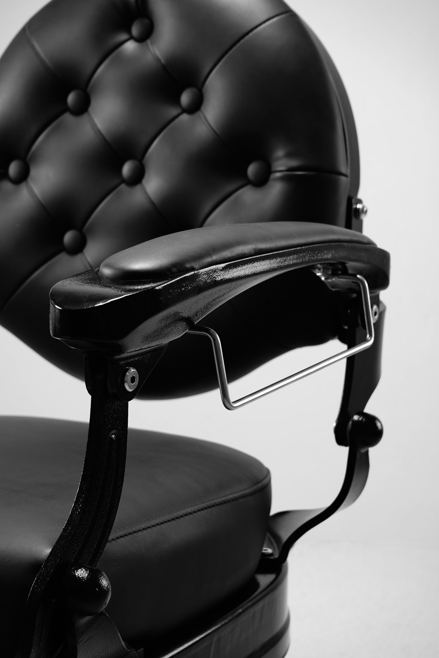 ROKK GRAND BARBER CHAIR