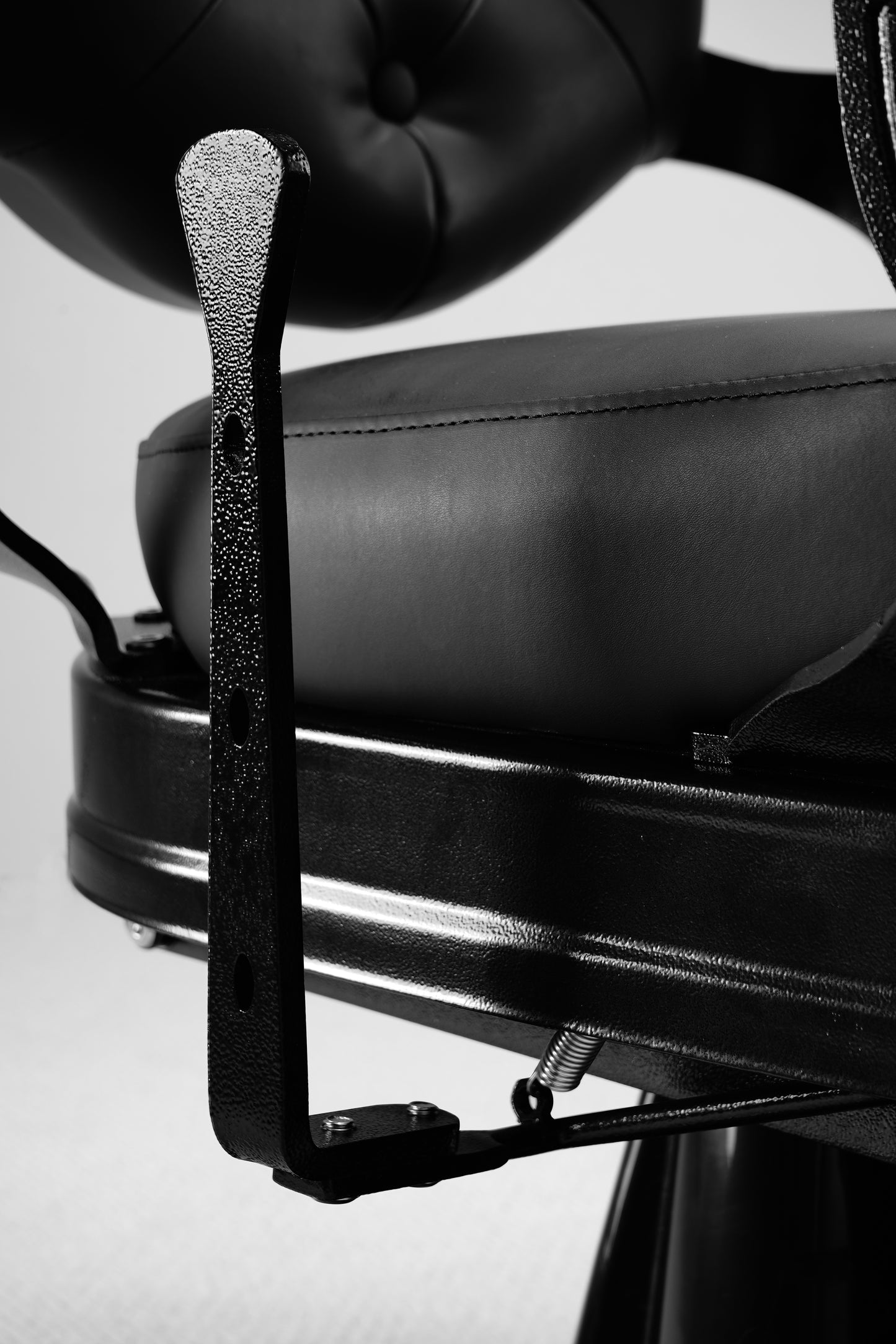 ROKK GRAND BARBER CHAIR