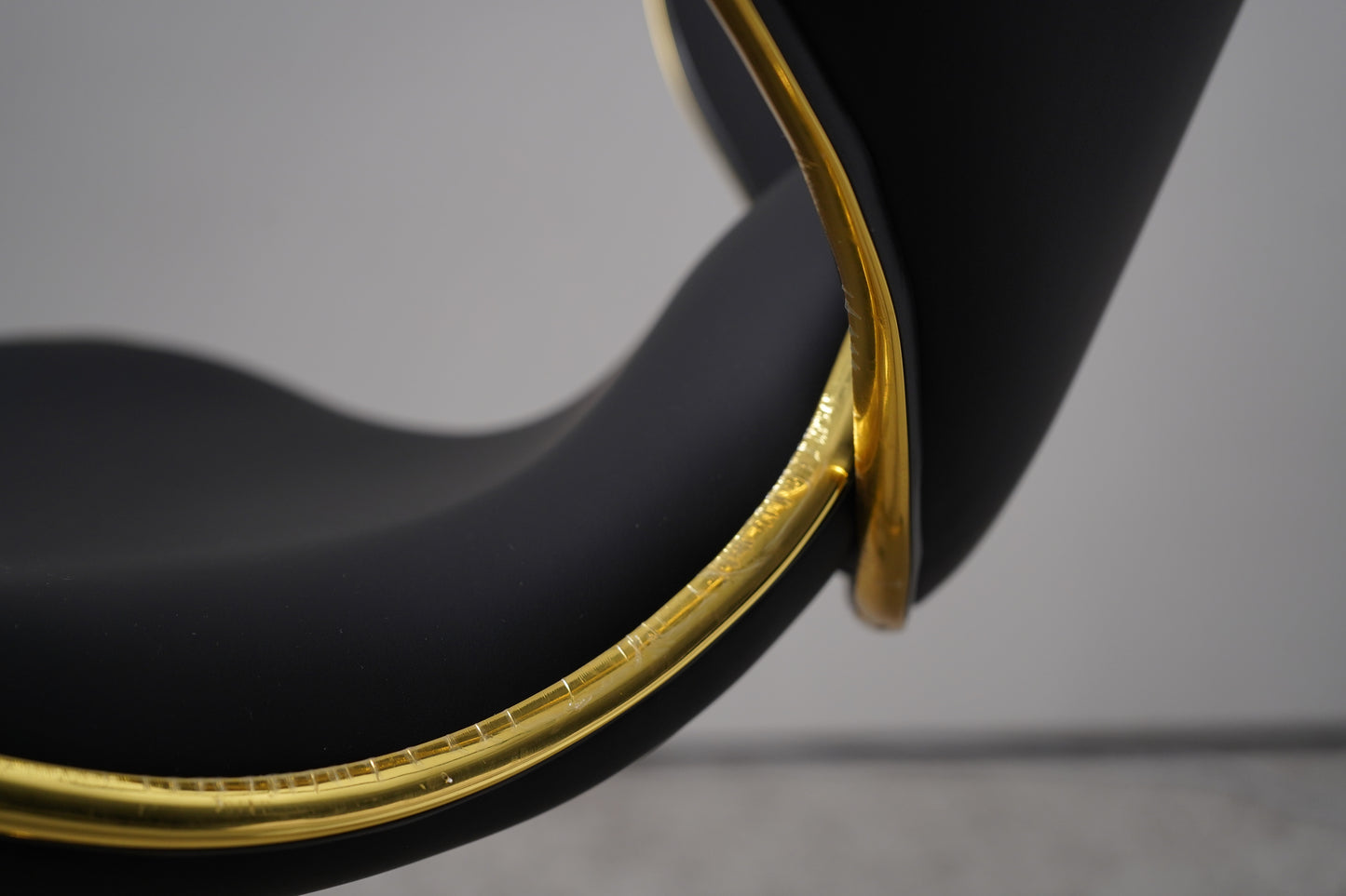 OPULENCE ELITE STOOL (WITH NO STICHING)