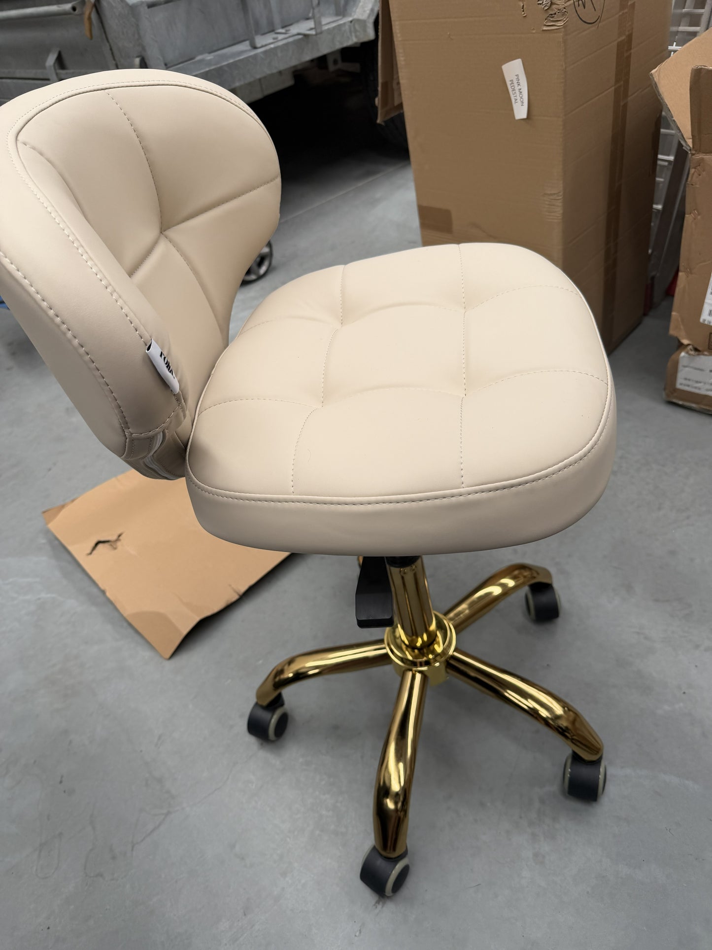 PLUSH HAVEN - Leather Wheat
