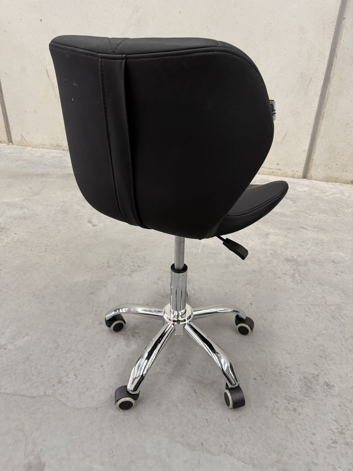 EX DEMO - DIAMOND ESSENCE STOOL