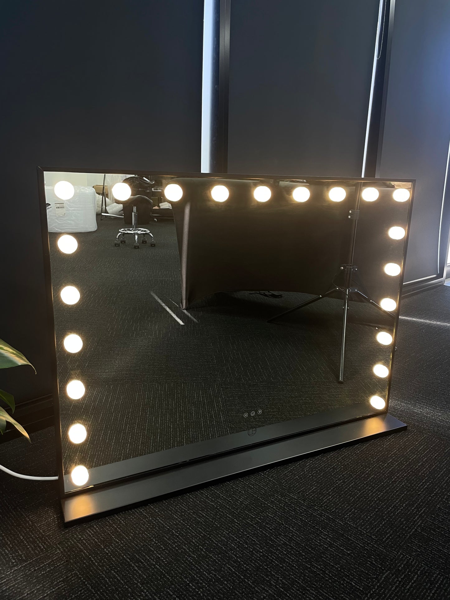 HOLLYWOOD LUXE GLAM VANITY MIRROR